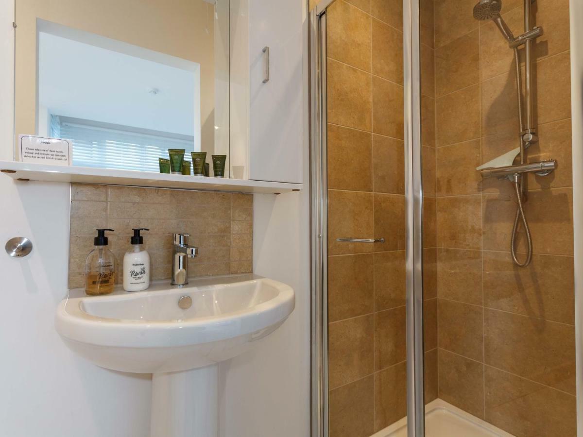Dale House - Vivre Retreats Apartman Bournemouth Szoba fotó
